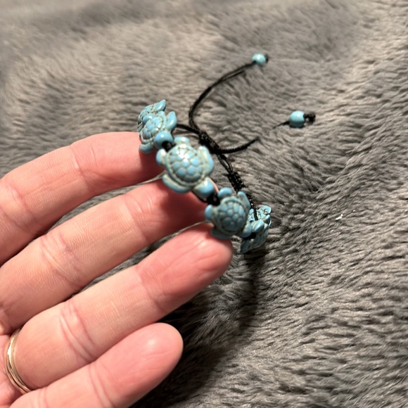 Faux Turquoise Beaded Adjustable Bracelet NWT OSFM - Picture 5 of 5